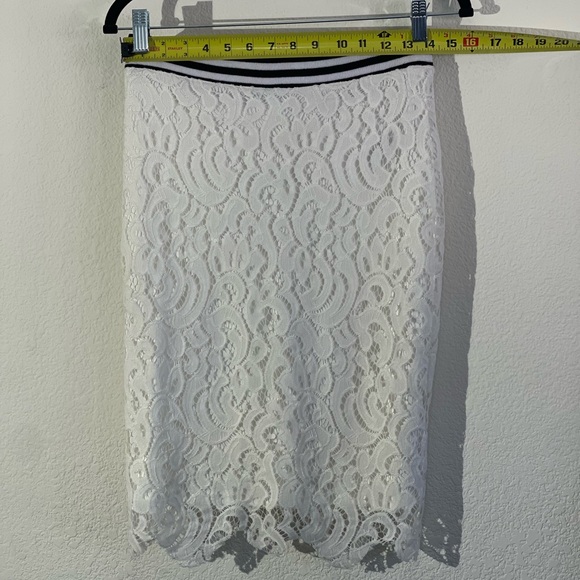Guess White Lace Skirt 
Style #W5RD56W6W00 - Picture 6 of 6